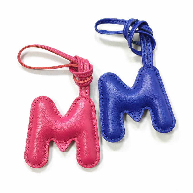 Women Accessories Name In English - Schapenvacht leer Engelse letter M naam