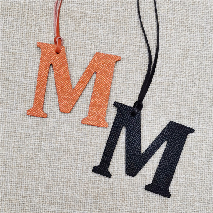 Women Accessories Name In English - Engelse Letter M Alfabet Koeienhuid Pu