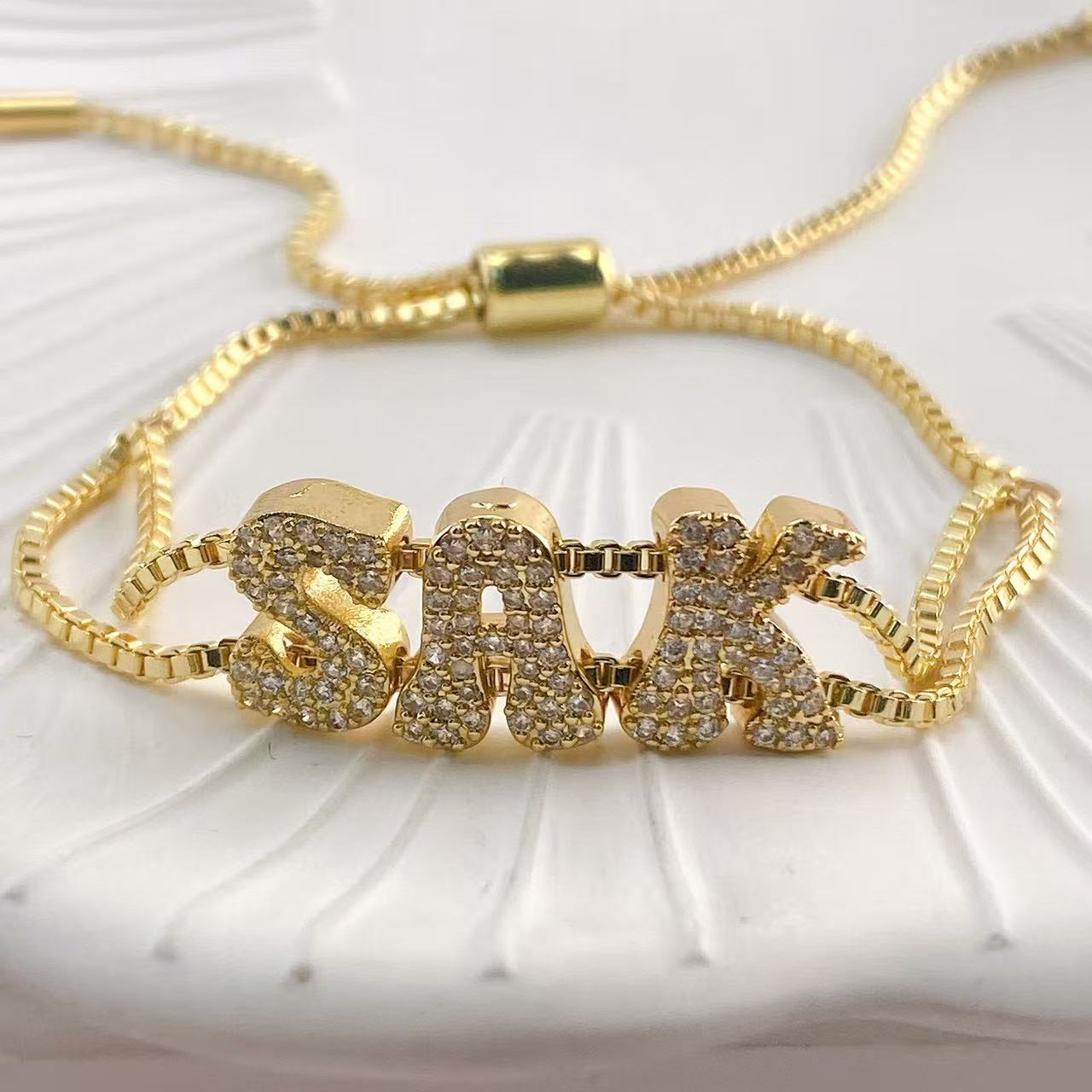 Modieuze gouden DIY-naamarmban - Women Accessories Name In English recensie en prijs