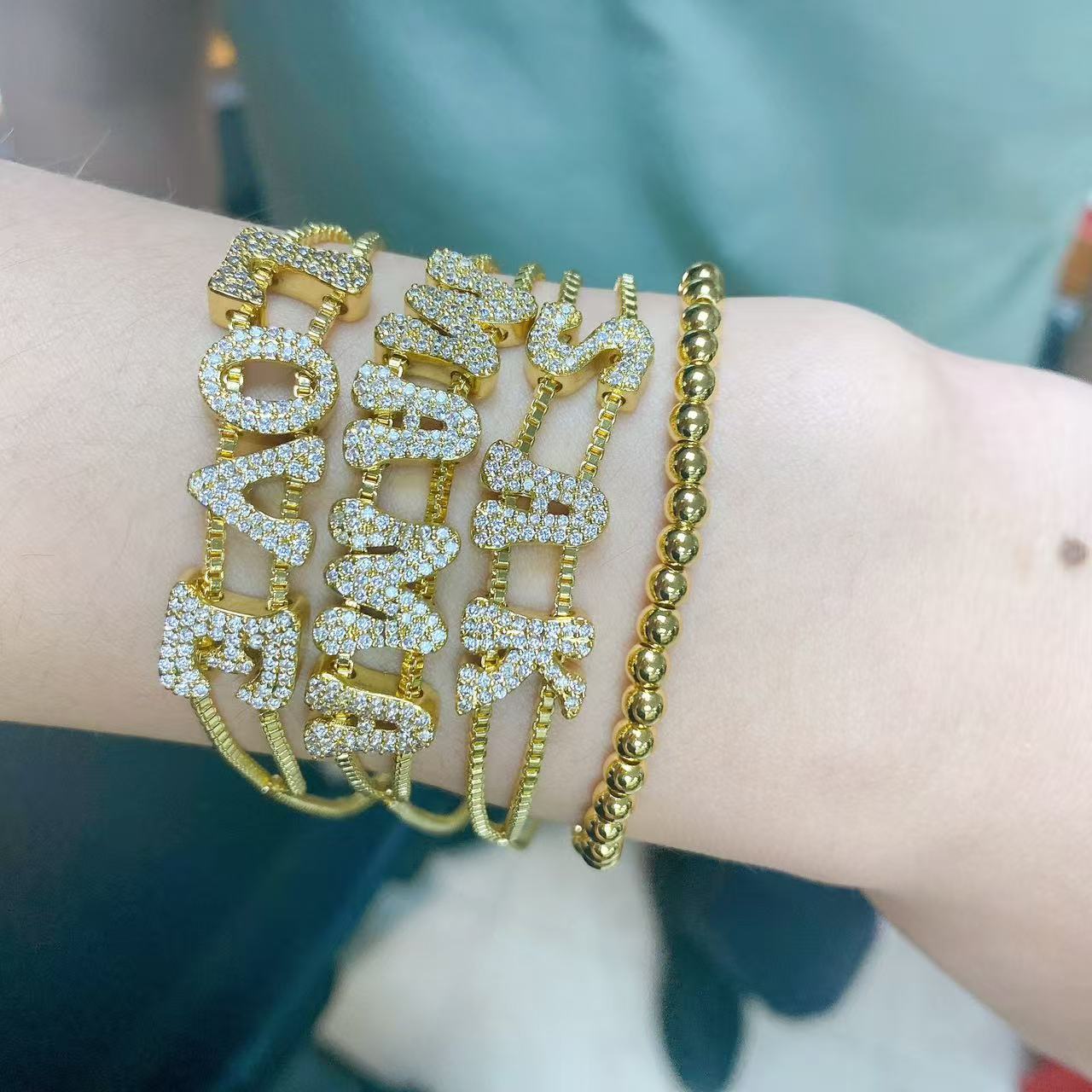 Modieuze gouden DIY-naamarmban - Women Accessories Name In English recensie en prijs
