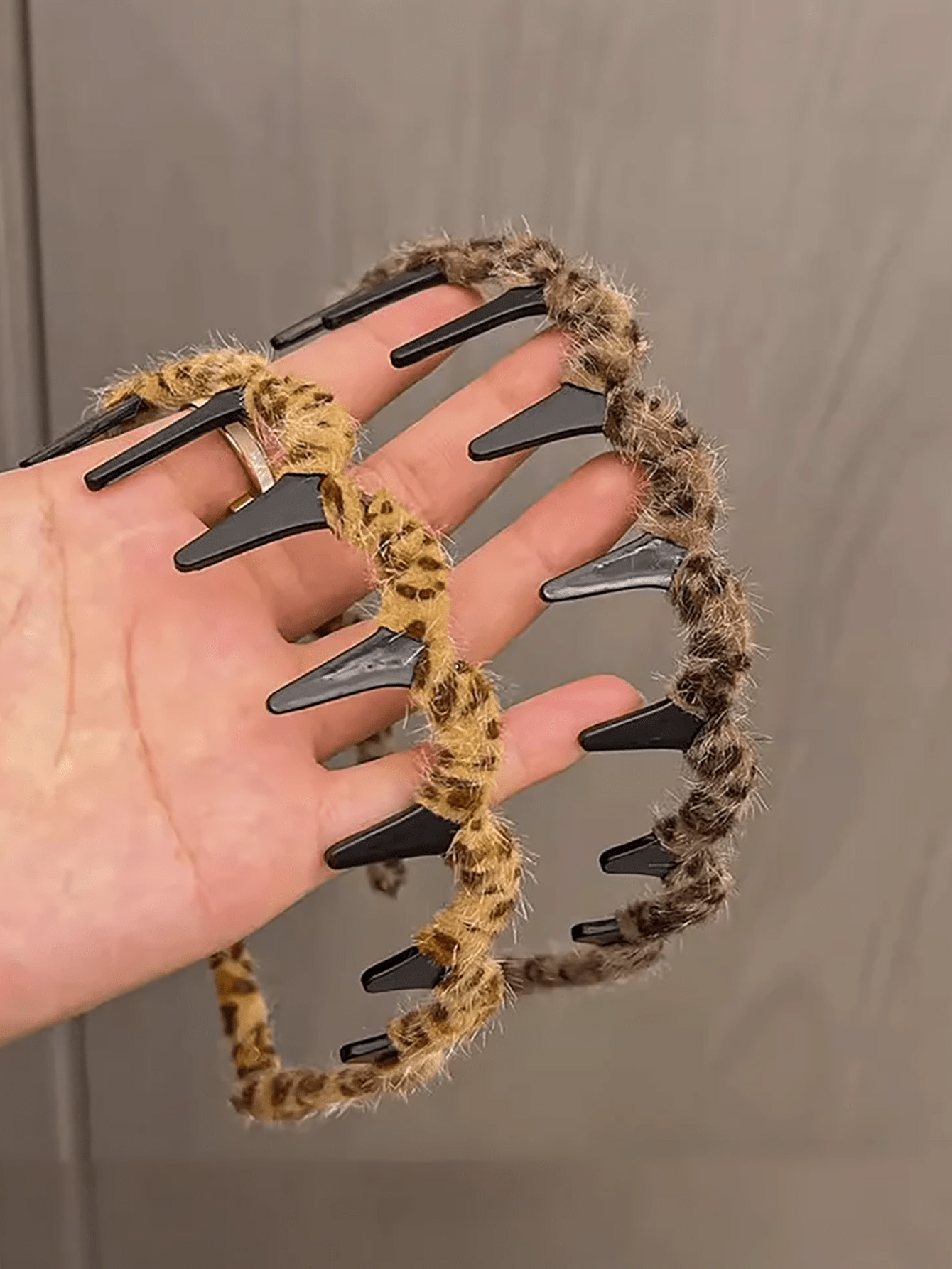 Golvende hoofdband met luipaar - Women Accessories Shop Design recensie en prijs