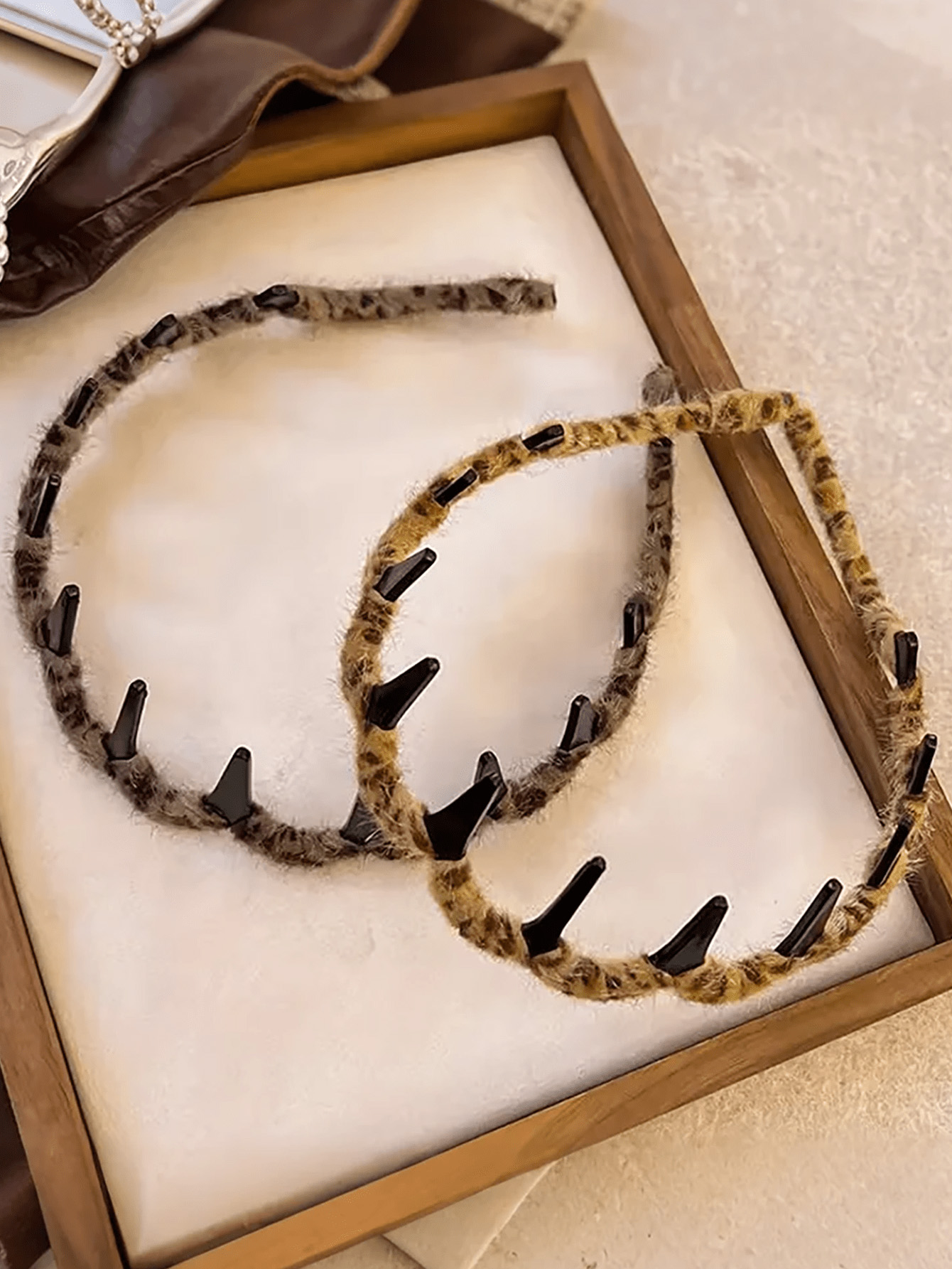 Golvende hoofdband met luipaar - Women Accessories Shop Design recensie en prijs